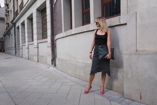 6C35050D-B0A9-4B16-B692-551156E0B390